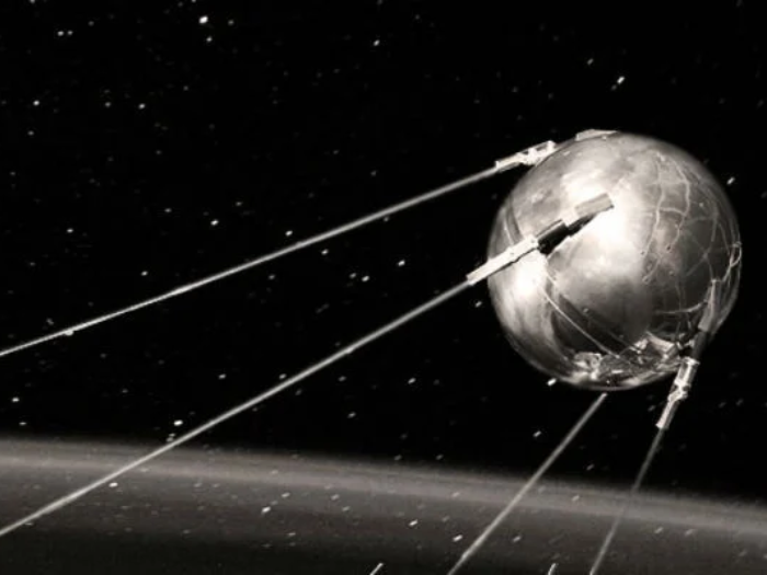 Sputnik 1 (1957)